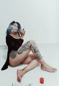 freyadevil333 Wrapped in Sin and Smoke Bilde