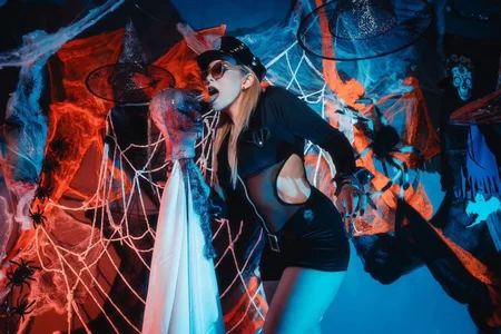 Kelly_Mature_ HALLOWEN PICS Pic 2