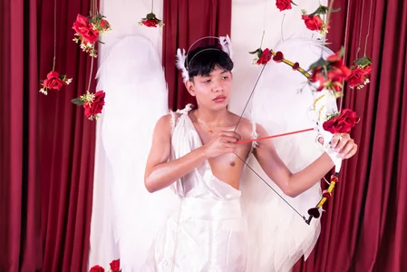 Liam_Sinclair 🌹✨ Soft eyes… bold Valentine energy. Hình 3