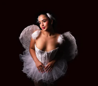 Emma_Thompssonn Angel Vibes Pic