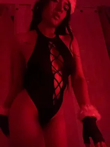 adara_johnson__ 🎄You've been naughty this Christmas, and I've come for you 😈 Pic 3