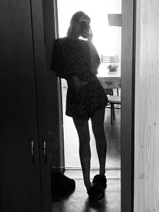 AmyLowe04 black + white Pic 2