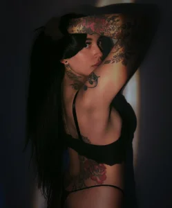 Nahial1 SEXY THAT Foto 2