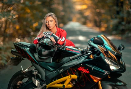 IvyRubens Luscious ass on the bike🍑🤭!🏍️ Pic 8