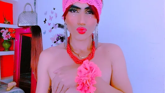 priscilahotker red pencil Pic 2