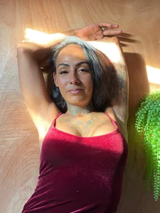 Isabella_Rosewood A touch of light among the shadows Pic