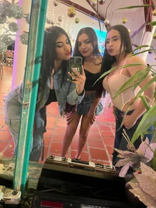 Afrodita-hott friends night Bilde 2