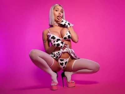 AudreyZanne Milky Innocence 🐮🍒 Pic 2