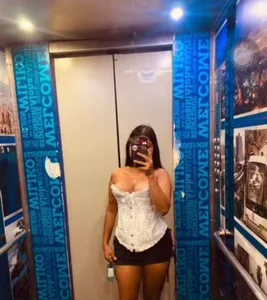 LauAllYours_ Public Immagine  2