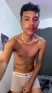asian_darlingcummersxXx This is me 😘 Foto 3