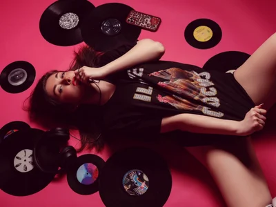 VanessaNyx Spin Me Right Round Baby Hình 3