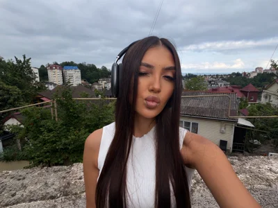 Ellya_ Public Foto 4