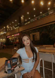 ZiaFamurri Date me in public Foto