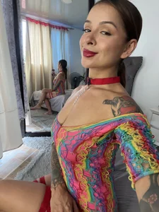 I capture up to 4 selfies a day in the month of September! od Selena_G69  7 snímek