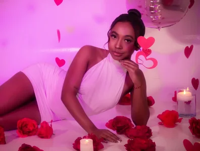 GabrielaLugo a romantic and sensual date Pic 6