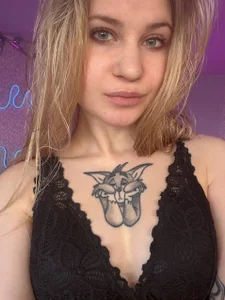 Sofia_Kenwood Black Lingeries and Fishnet :) Pic 3