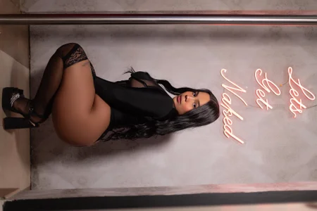 EmilyQueen3x Fall in love with my essence 💘​💋​ Pic 3