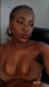 sofia_samuels Public  5. fénykép