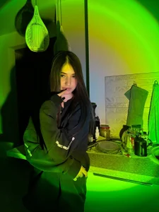 At home in the kitchen, evening)