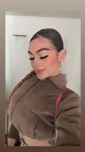 lizz_lunna My body doesn't speak... it whispers temptations 🔥👀 Kuva 5