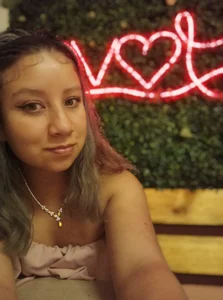 Chloe014_ Public Pic 4