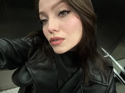 crimson_ellie0 Public Pic 8