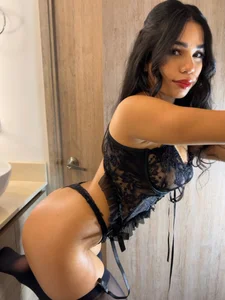 Annie-Santos Public Pic 4