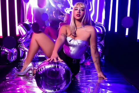 MavyStar It's not a filter... it's my lust glowing in high definition. Immagine 