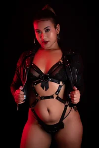 veronica_b07 Red Light Tease Pic 9