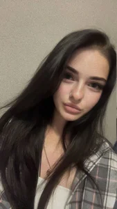 TianaWidell Public Foto 3