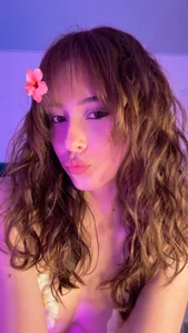 alice_guerin_ Public  4টি ছবি