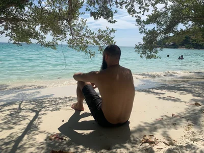 Banana_Boy Beach 🏝️ টি ছবি