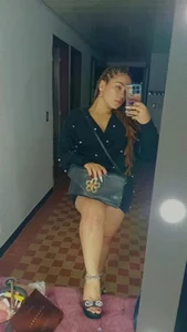 LaurenWelly_ Public Pic 3