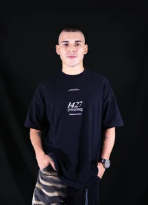 😉 Handsome, confident, and ready to steal your attention. de Tiago_Bizantium_  3 Imagens