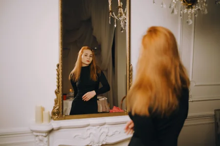 Fish_in_tapki Lady in black صورة واحدة|Fish_in_tapki Lady in black صورتان|Fish_in_tapki Lady in black  4 صور|Fish_in_tapki Lady in black  4 صورة