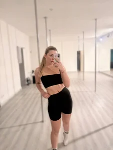 HyileyClark Public Immagine  8