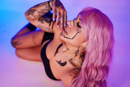 AliceWalker_11 sweet or trick happy halloween 🦇🎃🍭 Pic 3