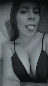 samanthaeliott22 My tits are Very hot today Pic 3