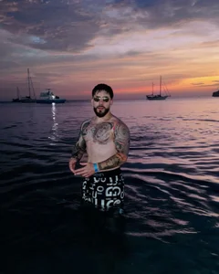 Ades_Lowe i like the sea Foto