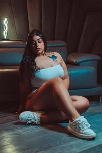 My white outfit it's soo tight! Wanna help me? de GabyRhodes  3 Imagens