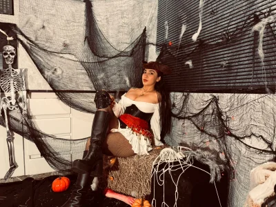 Scarlet_Reyes happy halloween 🎃💀🎀 - {count, plural, one {תמונה אחת} two {שתי תמונות} many {# תמונות} other {# תמונות}}