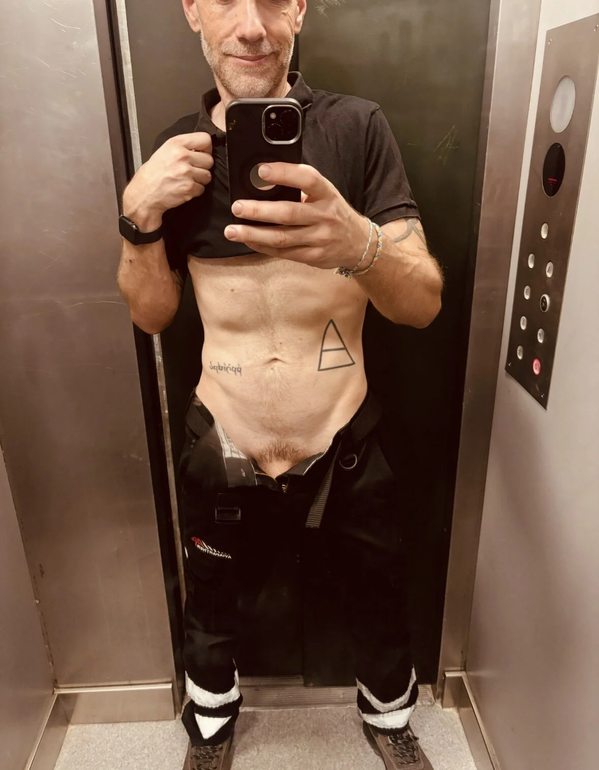 hornyinthemiddle Public รูป  3