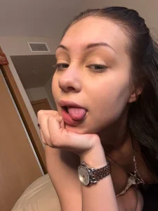 AlexaRayJoelのcute shortsの 3枚の写真