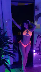 Neon 💚🍑 od little_sophie18  5 snímek