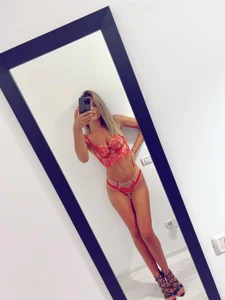 Misslullu Public Pic 2