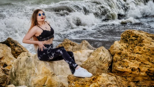 ArielBurn Touches of waves Pic 6