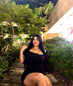 Cloekatz_ Today I decided to go out and enjoy a nice shopping mall. ❤😘🎉🌹💋 Pic 2