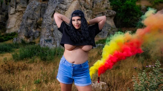 Lauren_Saint Burning Beauty in the Mist 🔥 Pic