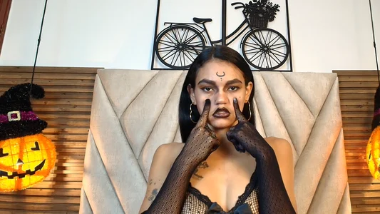 Cinthiabaker Neither trick nor trick: I want your cock inside until it makes me really scream Gambar 2