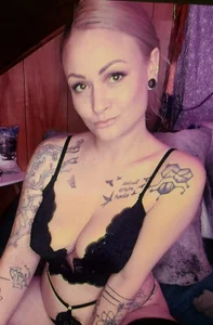 SlipsLips Public Pic 2